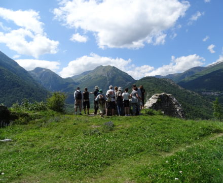 Dans la vallée du Vicdessos, au coeur des Pyrénées, la Maison des Patrimoines du Barri est un Centre d’interprétation autour de l’anthropisation du milieu montagnard. Expositions, conférences, animations, recherches archéologiques, sentiers thématiques permettent à tous les publics, des plus jeunes aux plus avertis, de comprendre la vie de cette vallée marquée par l’extraction minière.