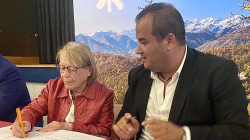 Pierrette Raymond, ici au côté de Kamel Chibli, le président du Syndicat mixte du PNR des Pyrénées Ariégeoises. PHOTO PNRPA