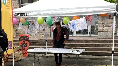 Un stand dédié à l'alimentation a été installé sur le marché de Saint-Girons par le PNR.